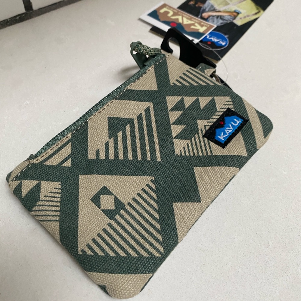 Kavu Stirling Green and Tan Key & Card Holder